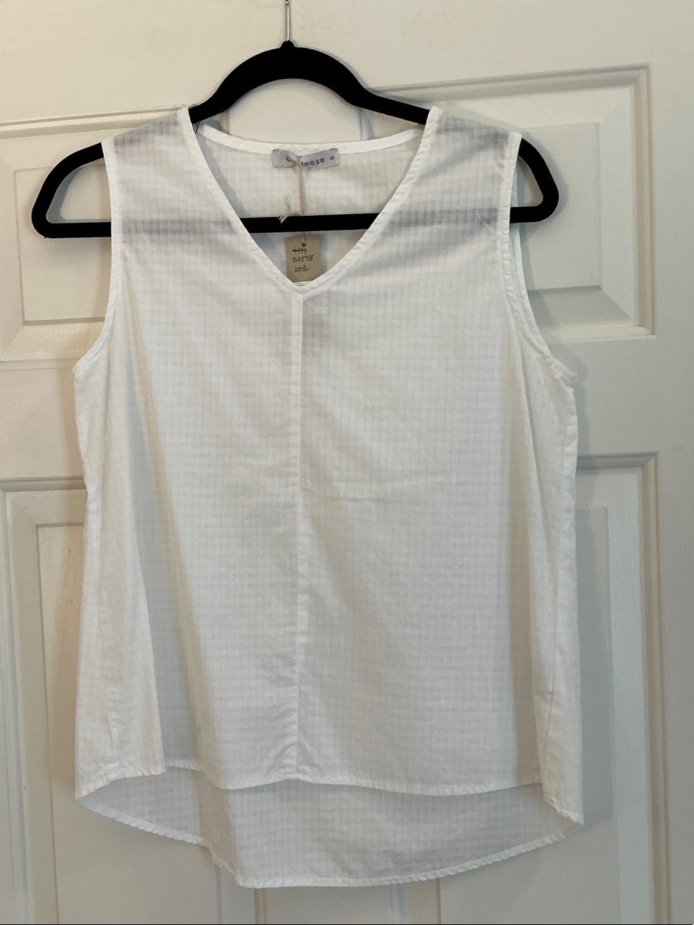 cut loose White V-Neck Sleeveless Tank size Small NWT